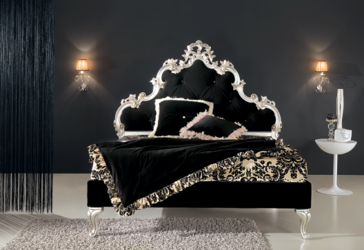 Klasyczne barokowe łóżko